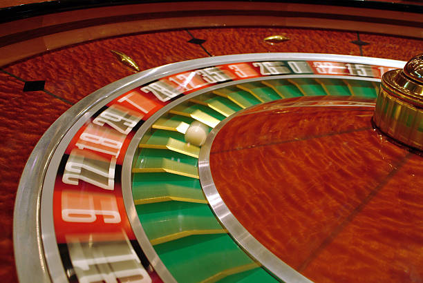 pm200m Money Train slot interface with reel display and stake controls